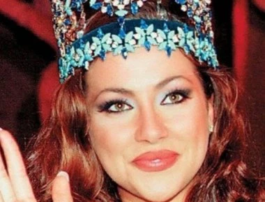 Δείτε την Ειρήνη Σκλήβα 22 χρόνια μετά το στέμμα στα Μις Κόσμος (βίντεο-φωτο)